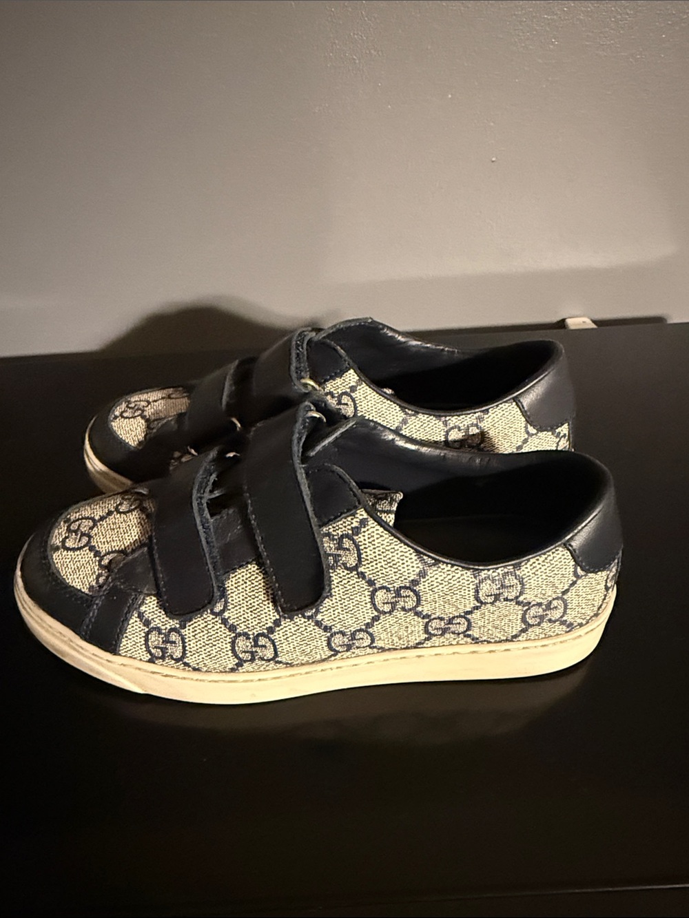 Gucci Beige Monogram Kids Velcro Sneakers with Navy Trim
